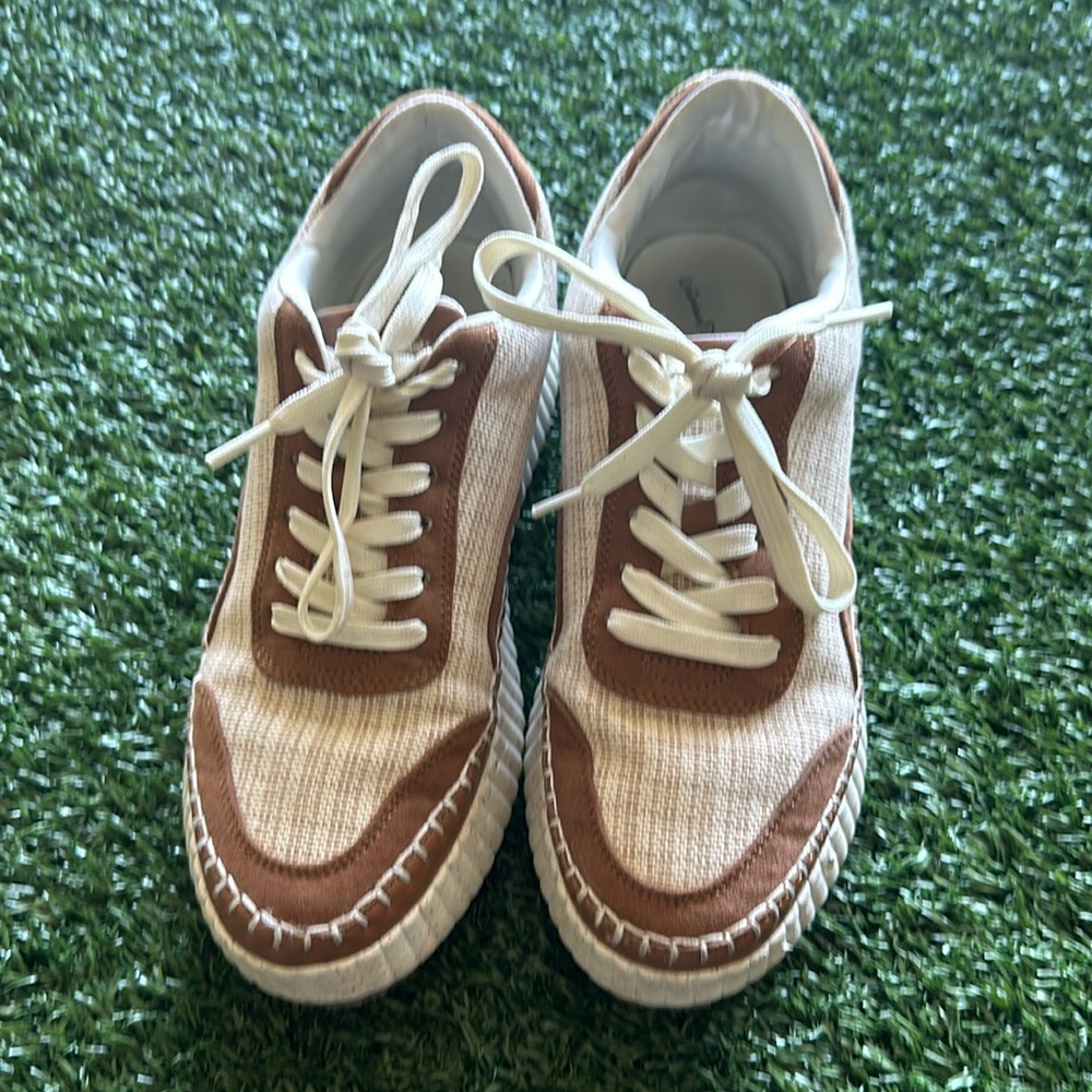 Target style sneaker size 8.5